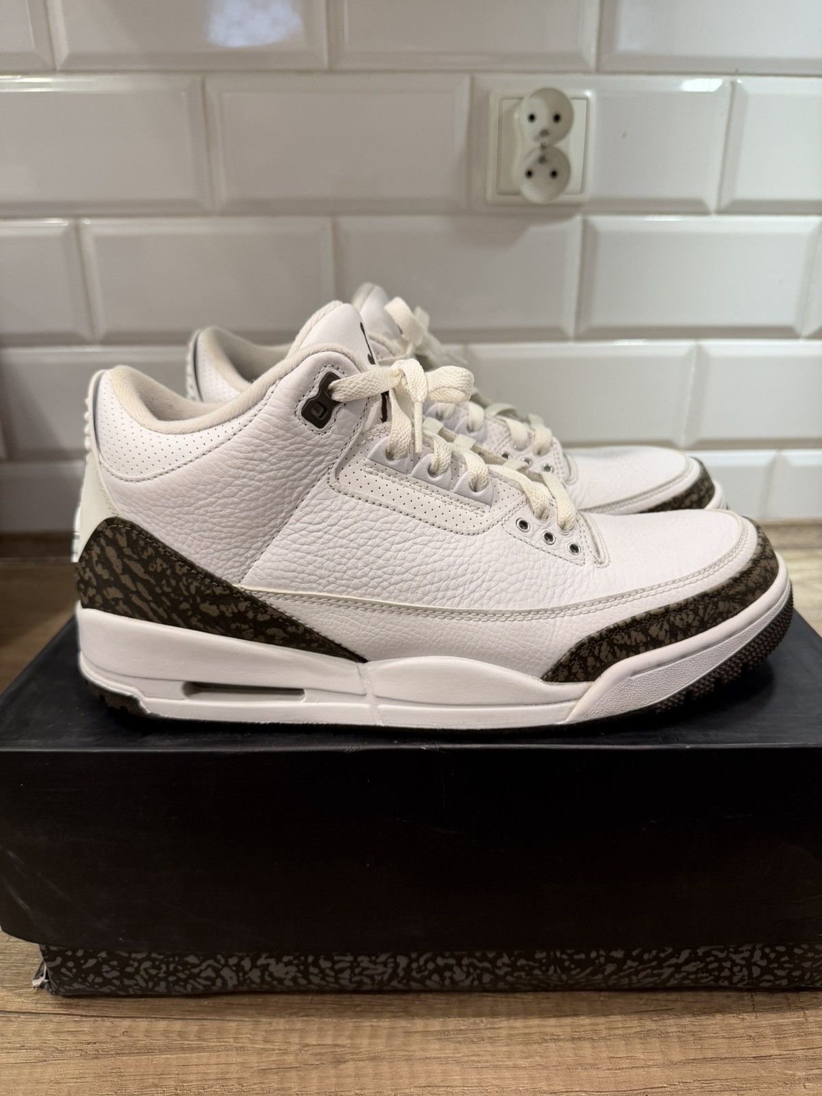 Jordan Brand Jordan 3 Mocha Size US 10.5 / EU 43-44 - 3 Thumbnail