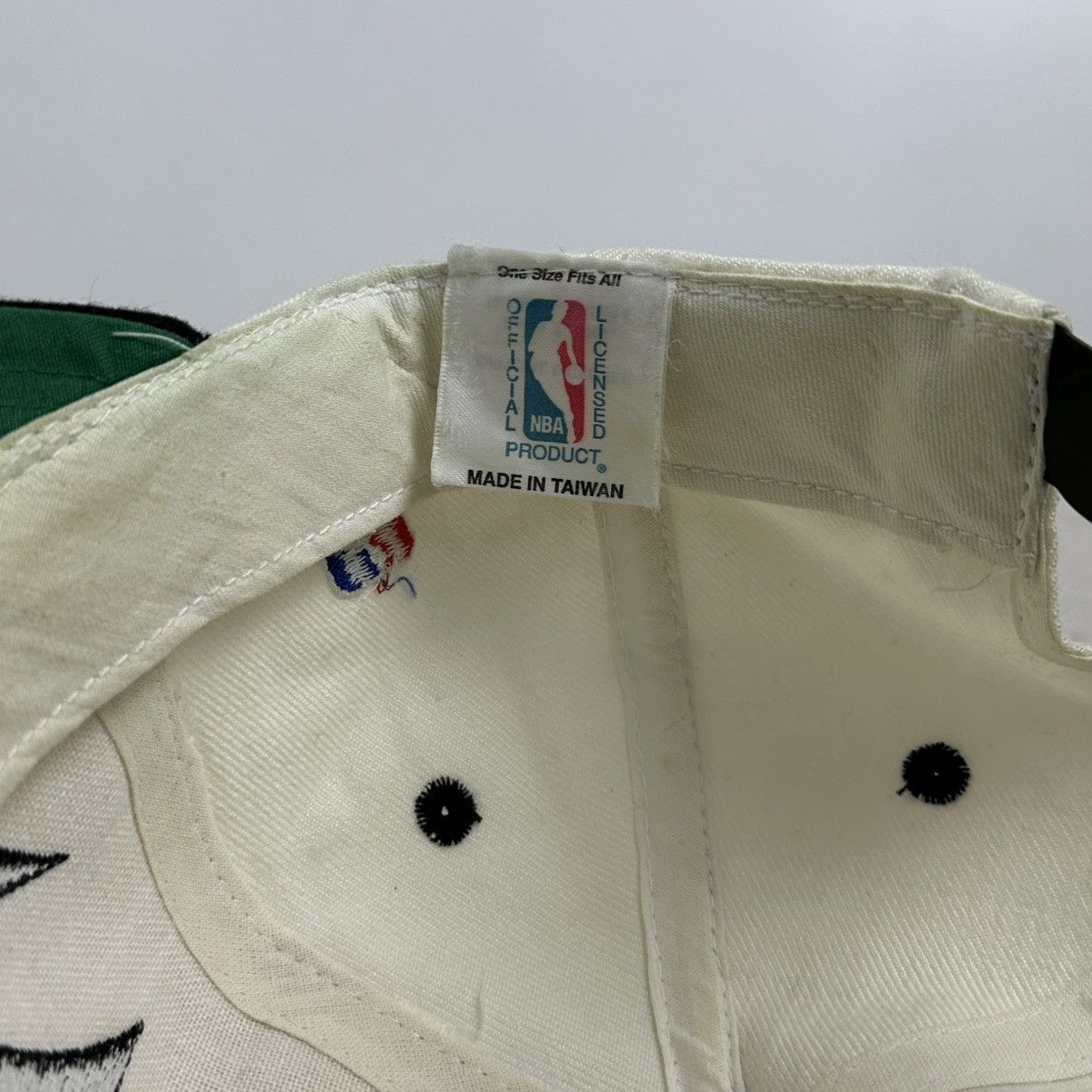 Logo Athletic × NBA × Vintage Vintage 90s Shark Tooth Toronto Raptors Gen 1 Hat Size ONE SIZE - 7 Thumbnail