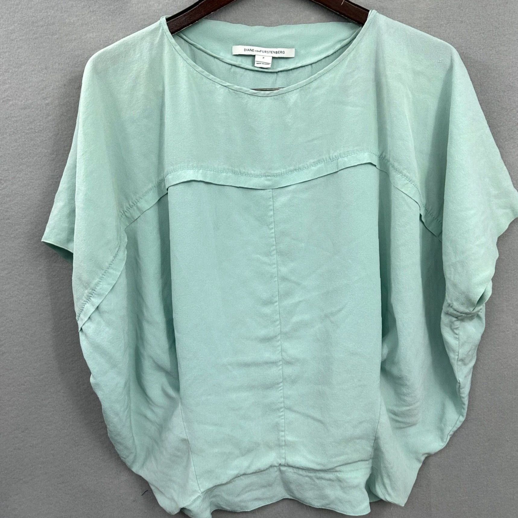 Diane von Furstenberg VINTAGE Diane von Furstenberg Blouse Womens Petite S Silk Landy 90s Green Designer Casual Women Size S / US 4 / IT 40 - 2 Thumbnail