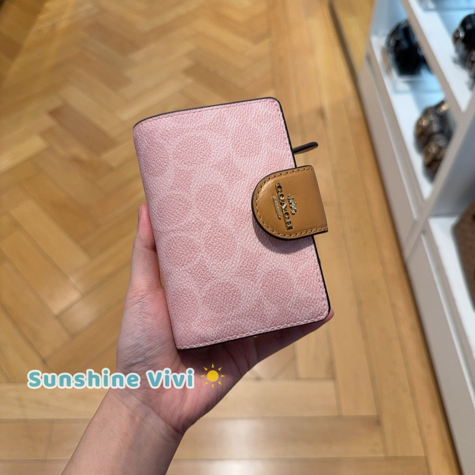 Coach NWT COACH CEC29 Medium Corner Zip Wallet Leather Powder Pink Size ONE SIZE - 1 Thumbnail