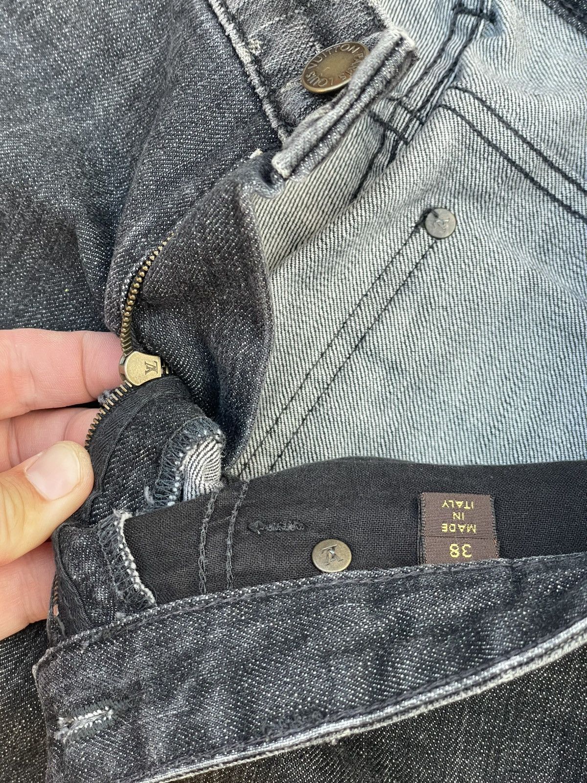 Louis Vuitton Louis Vuitton LV pants vintage logo jean pants monogram Size 26" / US 2 / IT 38 - 7 Thumbnail