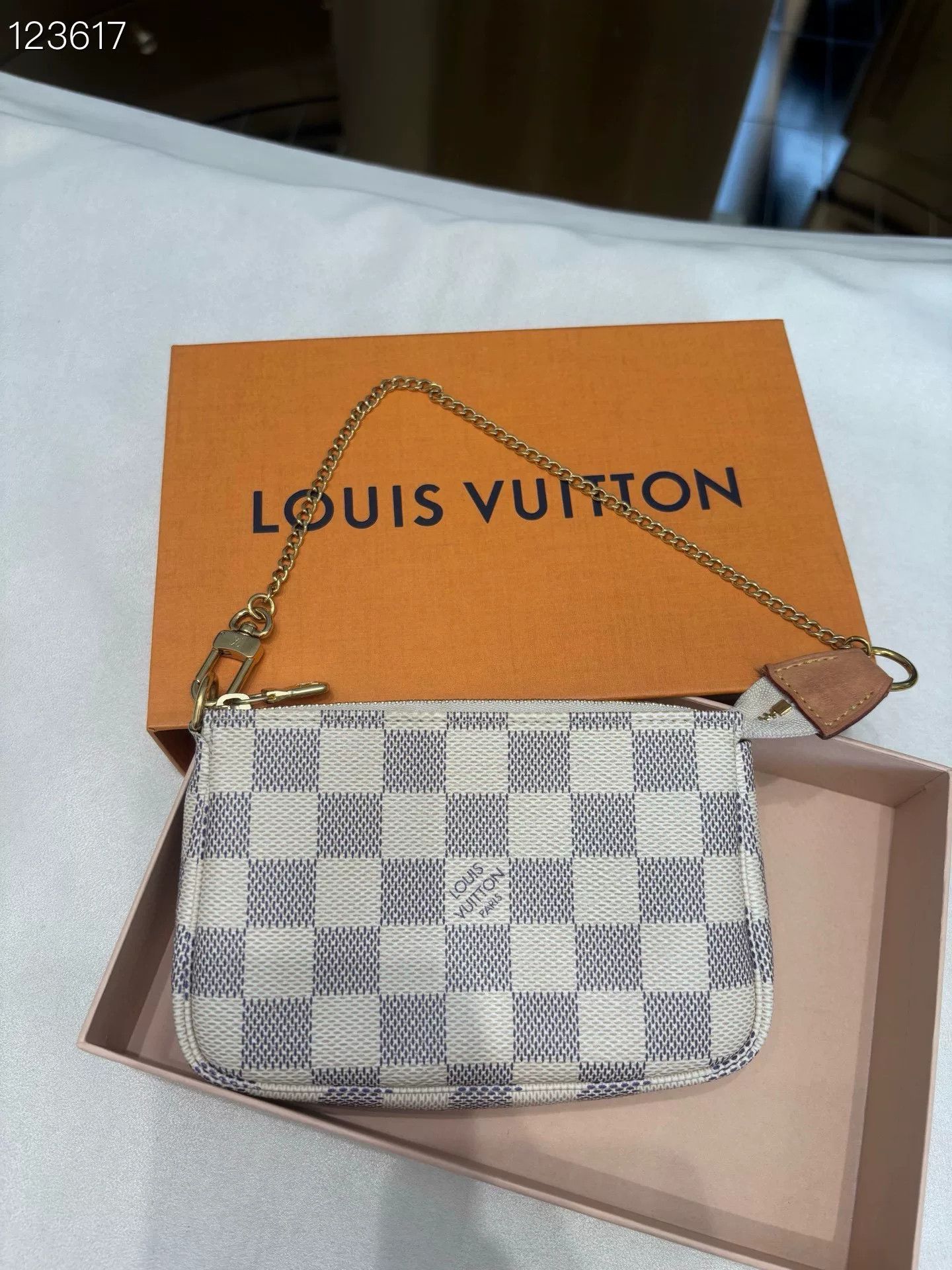 Louis Vuitton Louis Vuitton White Damier Mini Wallet Size ONE SIZE - 1 Thumbnail