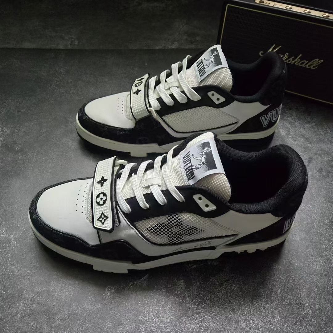 Louis Vuitton Louis Vuitton Training Black Lowtop Sneakers 10 Men Size US 10 / EU 43 - 1 Thumbnail