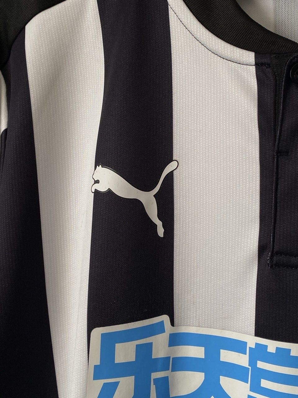 Puma Puma Newcastle United 2017/18 Home Soccer Jersey Size US L / EU 52-54 / 3 - 7 Thumbnail