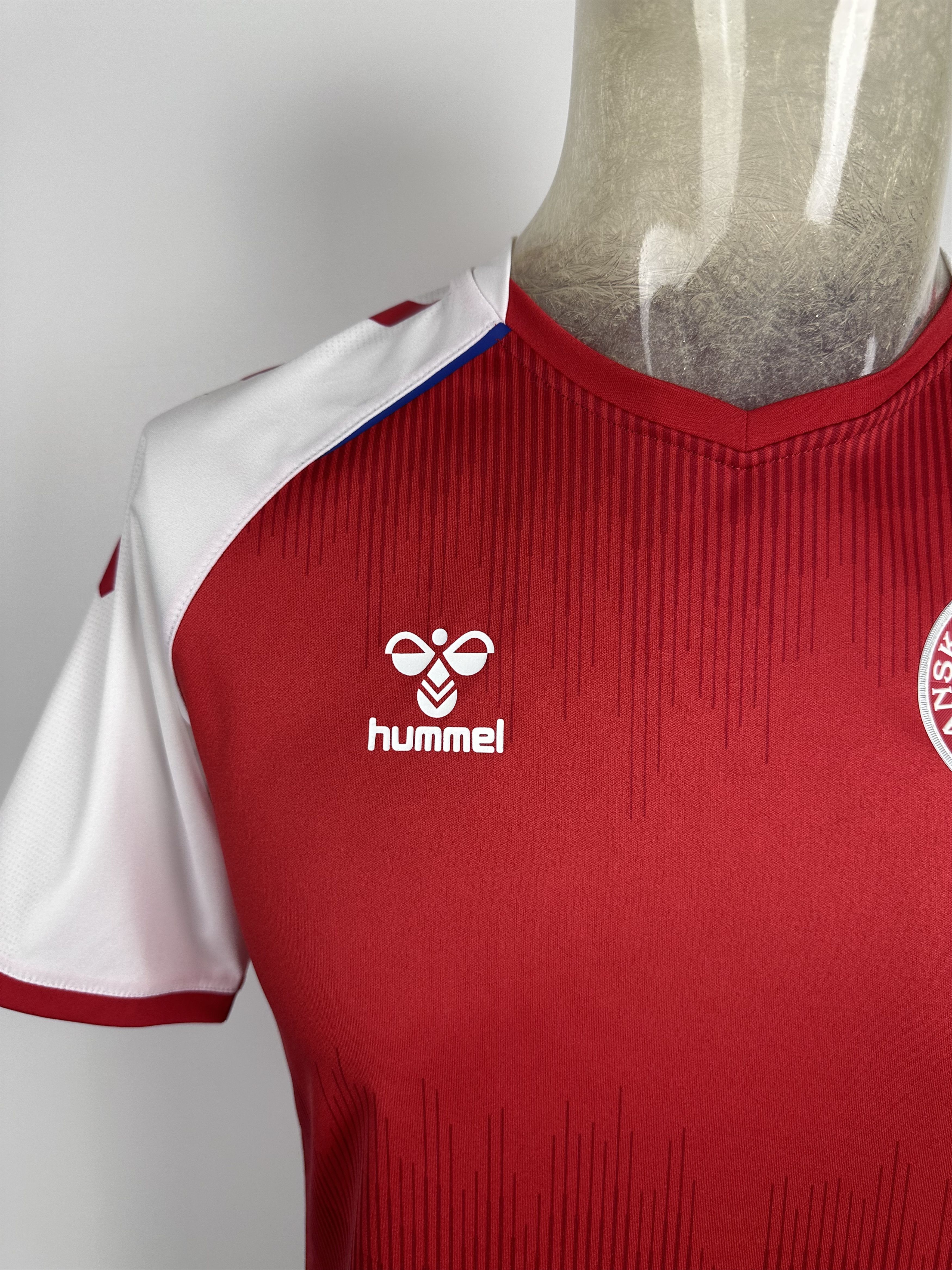 Hummel DENMARK 2021 2022 FOOTBALL SHIRT JERSEY #8 DELANEY HUMMEL Size US M / EU 48-50 / 2 - 6 Thumbnail
