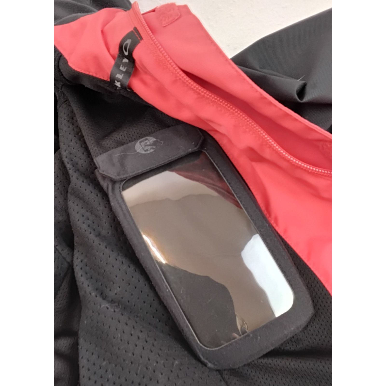 Oakley Oakley Pro Rider Series Ski Jacket Men's L Red/Black Hooded Size US L / EU 52-54 / 3 - 10 Thumbnail
