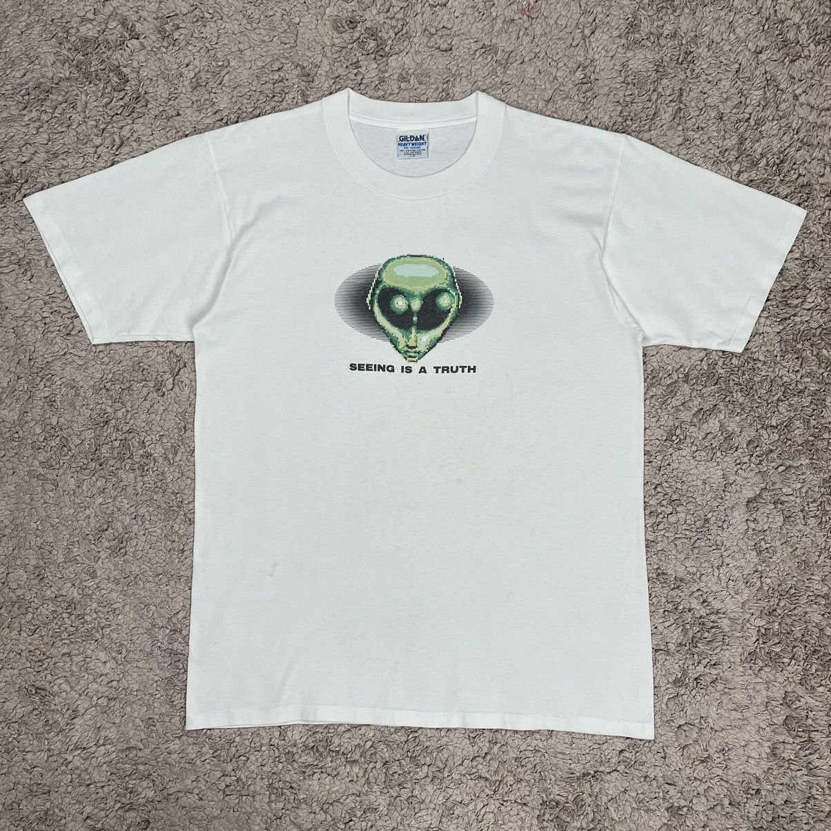 Vintage Vintage Gildan Alien Workshop Centre Logo T-shirt Size US L / EU 52-54 / 3 - 1 Thumbnail