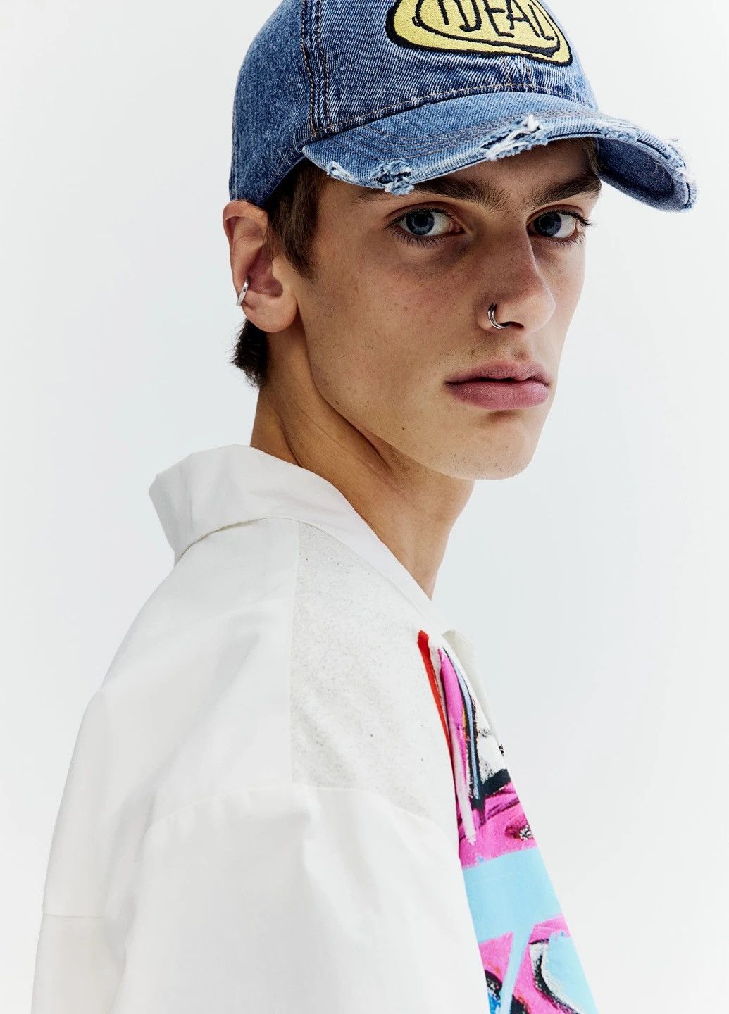 H&M × Jean-Michel Basquiat × Who Decides War WHO DECIDES WAR x BASQUIAT x H&M EMBROIDERED-MOTIF DENIM CAP Size ONE SIZE - 5 Thumbnail