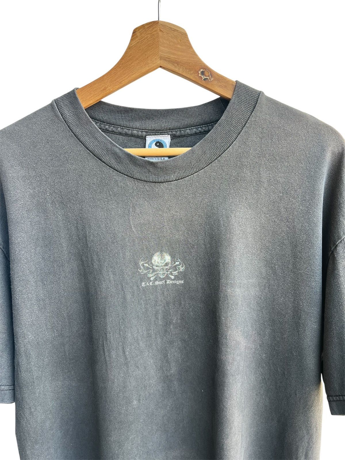 Vintage Vintage Sunfaded Flame Town & Country Skull Surf Tee Size US L / EU 52-54 / 3 - 3 Thumbnail