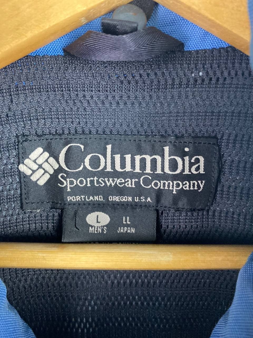 Columbia vintage columbia convert jacket nice design Size US L / EU 52-54 / 3 - 9 Thumbnail