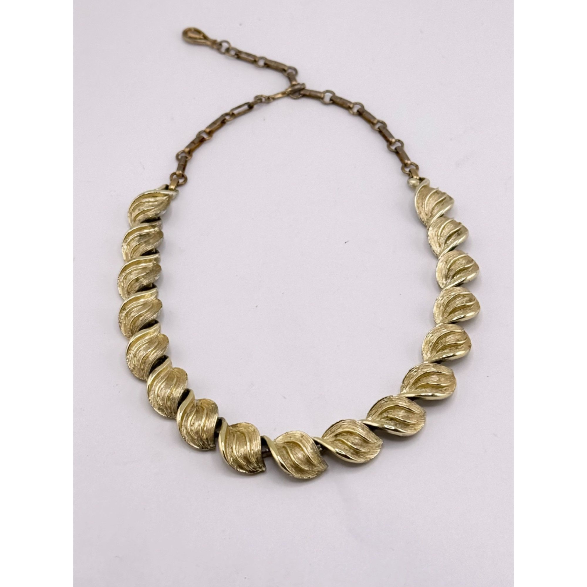 Vintage Vintage Coro gold textured collar necklace Size ONE SIZE - 4 Thumbnail