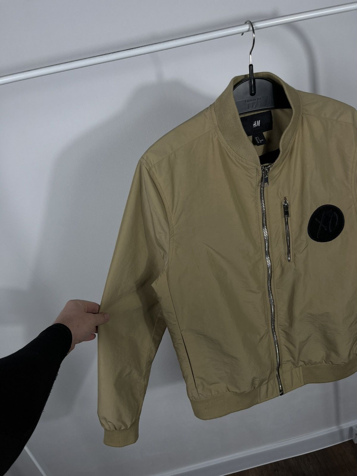H&M H&M XO Bomber Jacket Beige Full Zip Streetwear Size US S / EU 44-46 / 1 - 7 Thumbnail