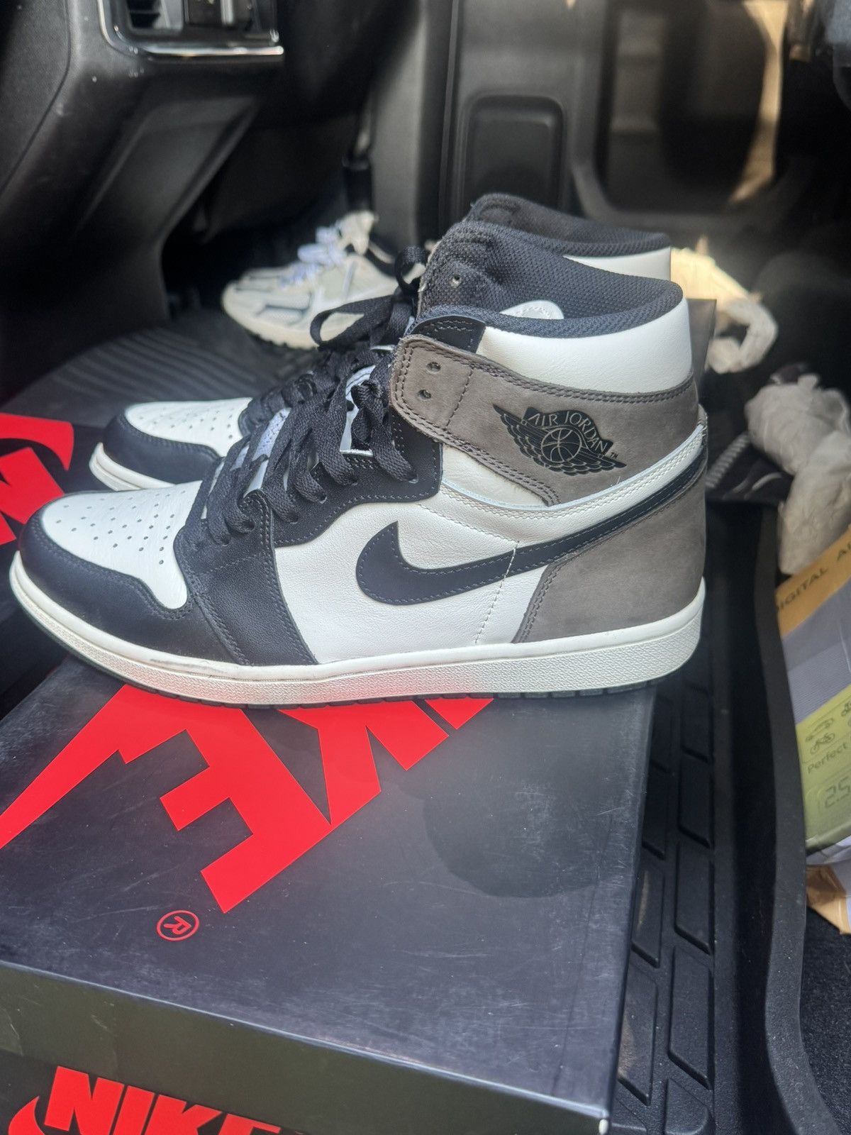 Jordan Brand Jordan 1 High Retro Mocha Size US 10.5 / EU 43-44 - 3 Thumbnail