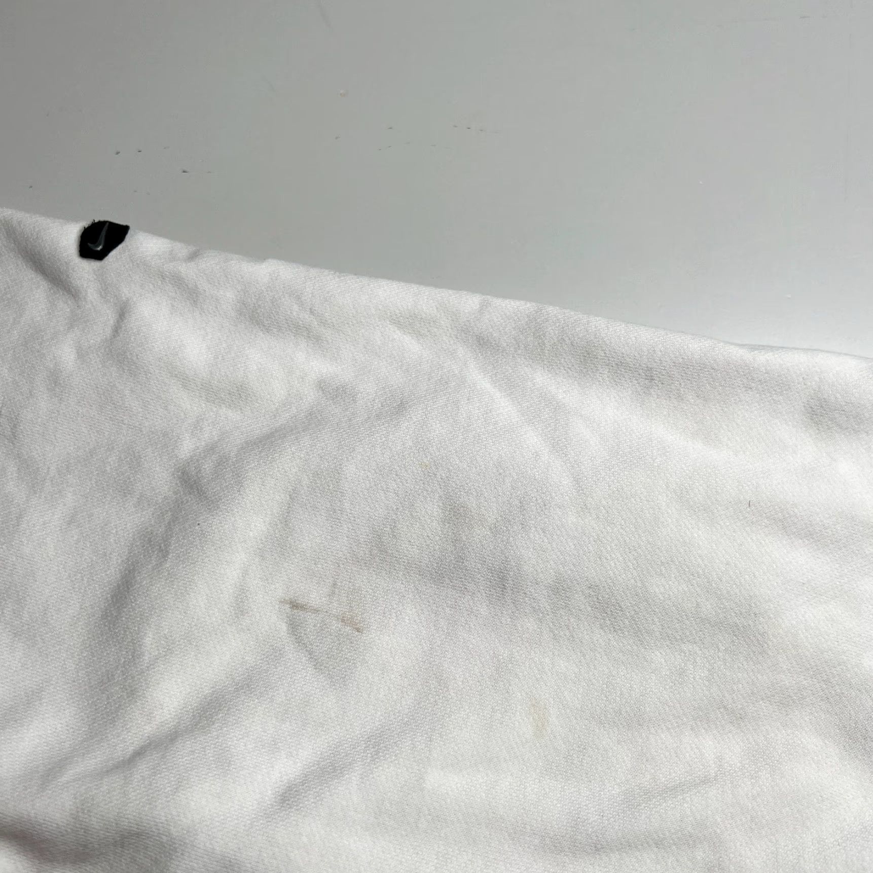 Nike VINTAGE Nike Pullover Hoodie White Swoosh Logo Mens M Light Stain Hoodie Mens M White Nike Pullover Hoodie 2000s Y2K Streetwear Size US M / EU 48-50 / 2 - 4 Thumbnail