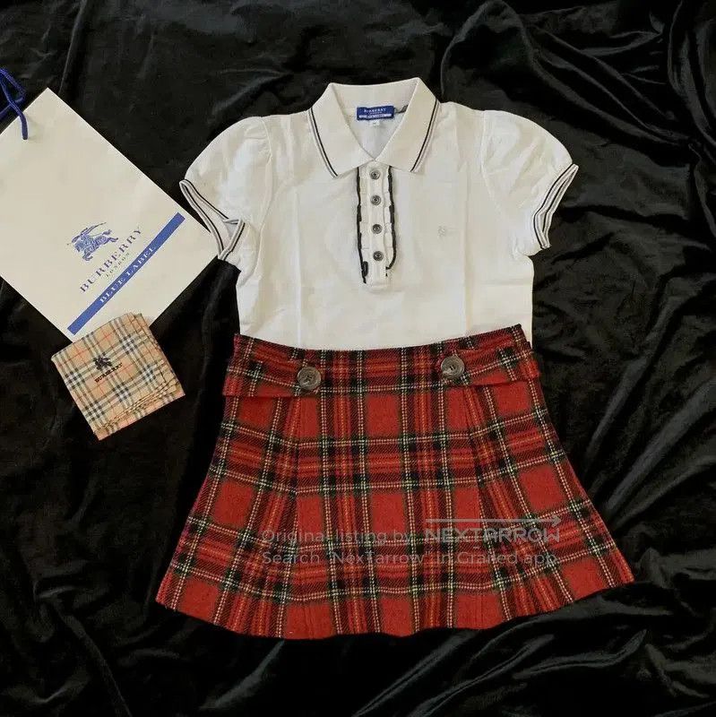 Burberry Burberry Red Wool Plaid Mini Skirt. Size 28" / US 6 / IT 42 - 1 Thumbnail