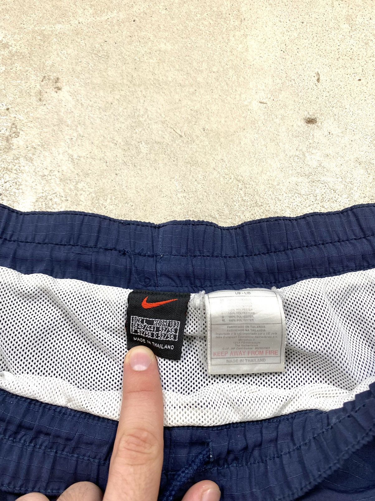 Nike Vintage 1990’s Nike Shorts Big Logo Tn Zm 95 97 Hype Y2K Size US 36 / EU 52 - 7 Thumbnail
