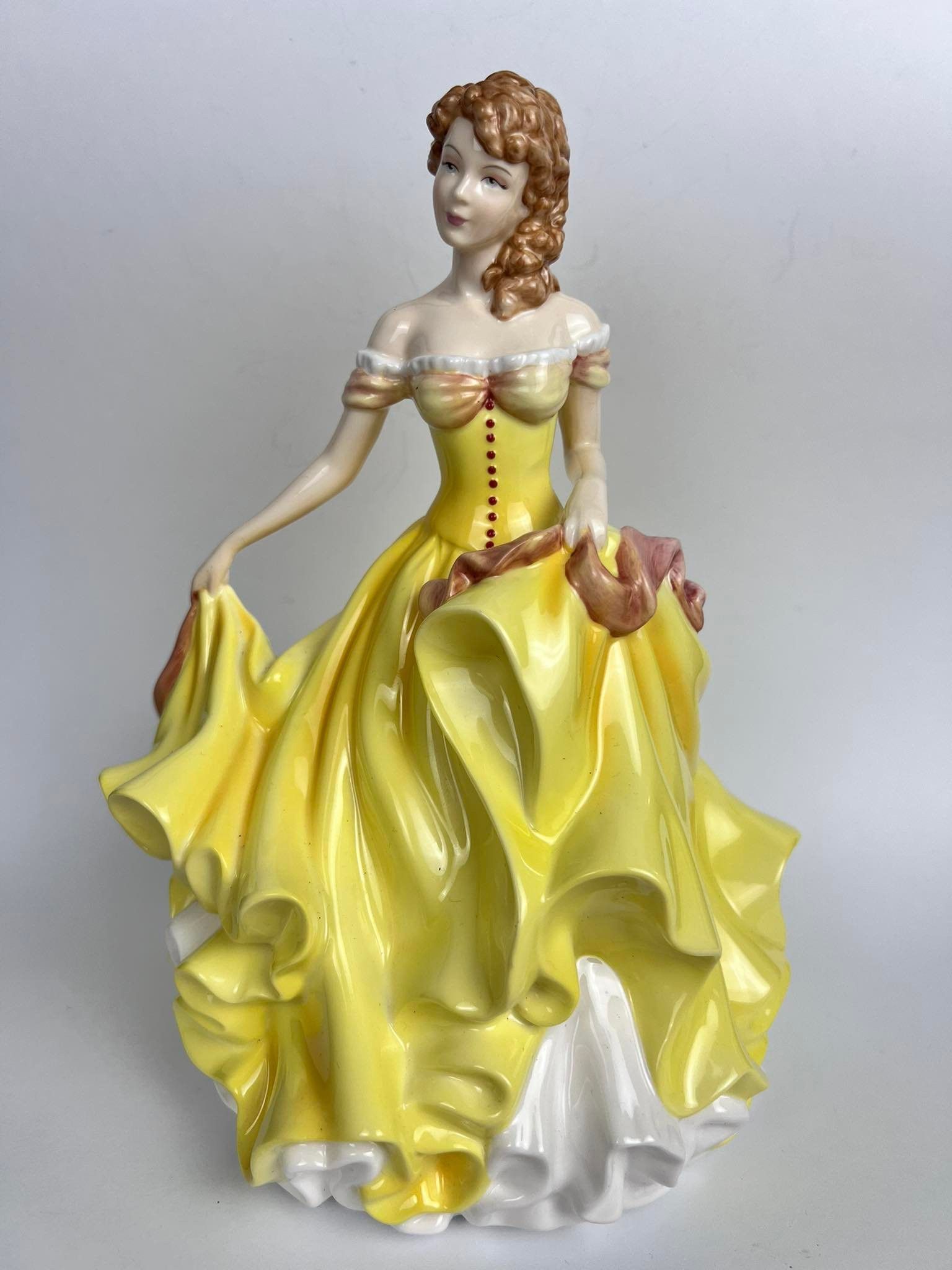 Vintage Royal Doulton Vintage Porcelain Figure Pretty Lady England Size ONE SIZE - 1 Thumbnail