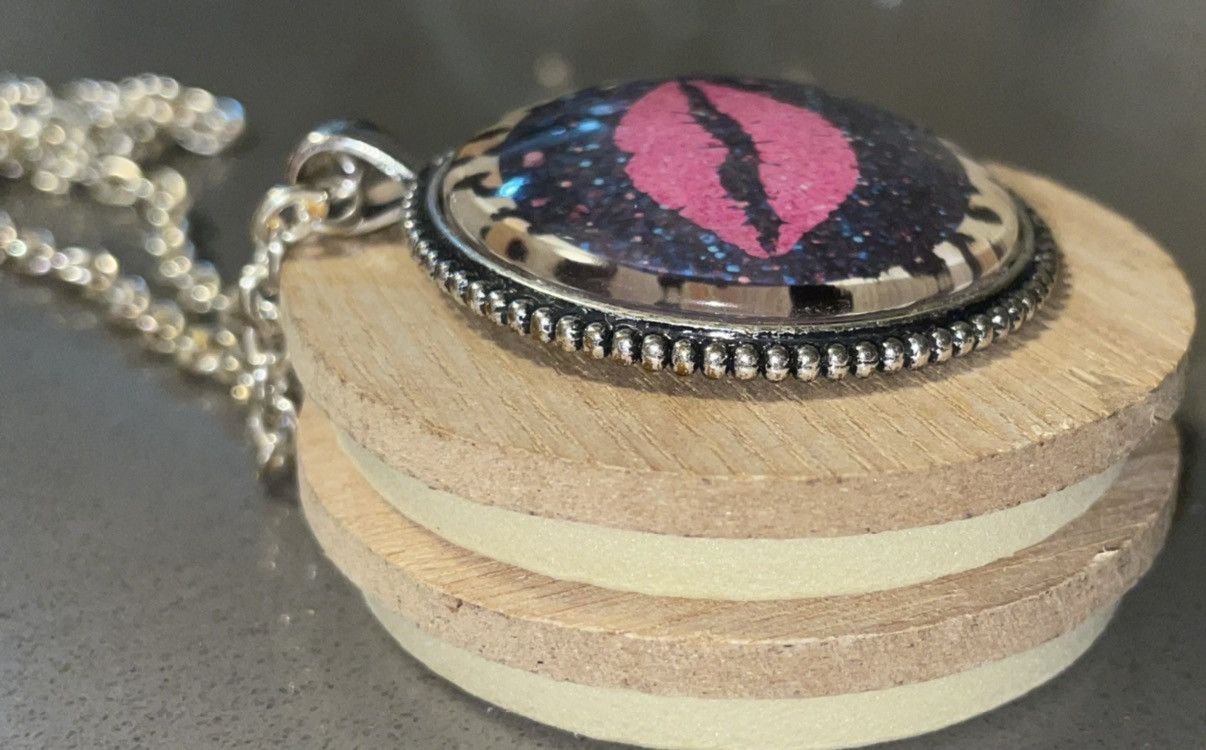 Vintage Plunder Leopard Kiss Atlas Pendant Necklace RARE Size ONE SIZE - 16 Thumbnail