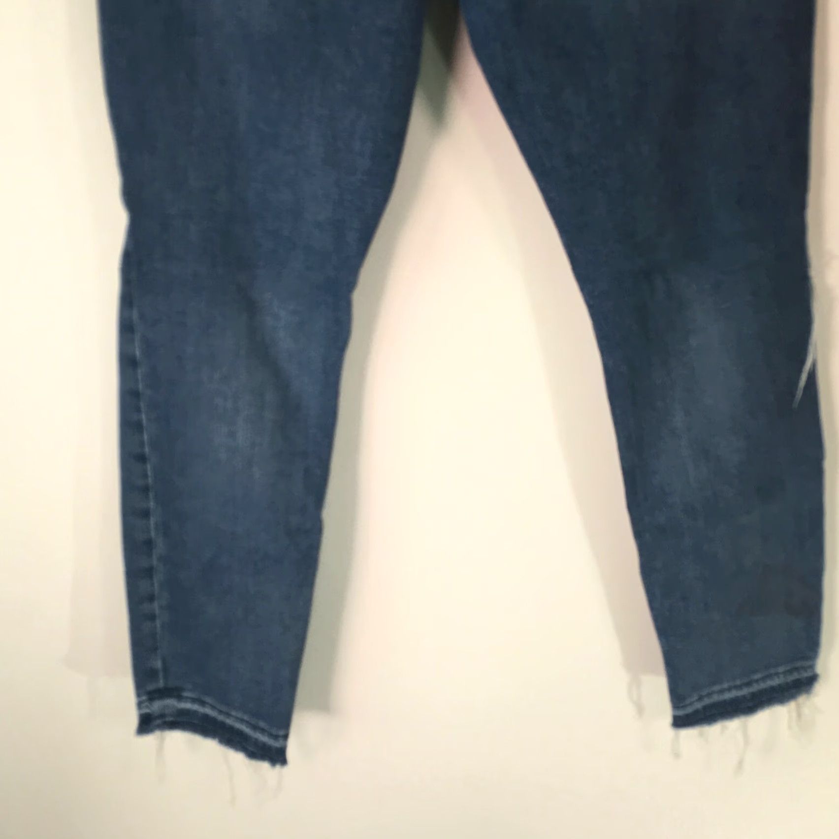 Gap Gap Jeans Skinny Denim Blue 28R Womens Regular Rise Mid Distressed 5-Pocket Boot? Size 28" / US 6 / IT 42 - 5 Thumbnail
