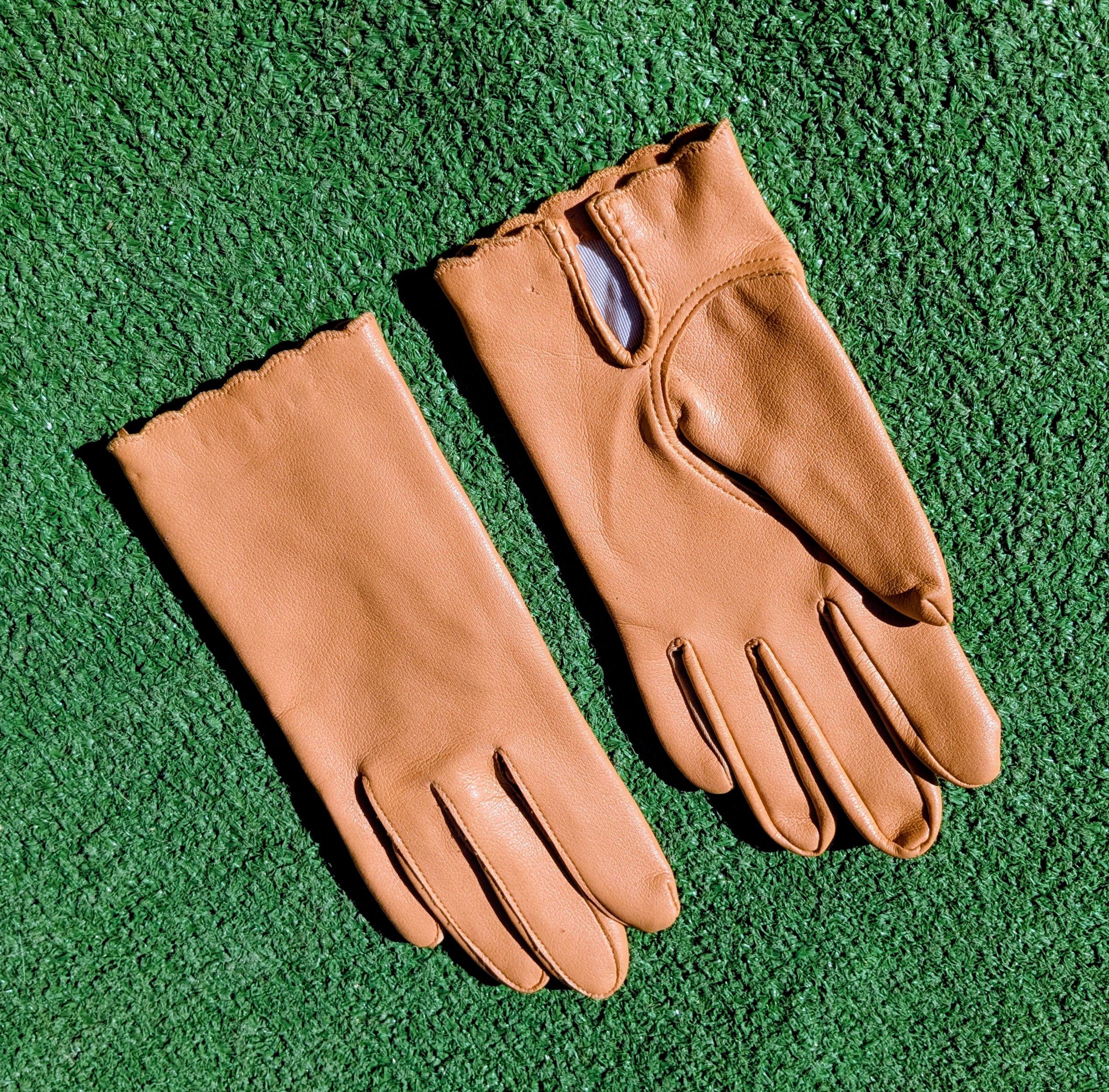 Other 1960's Caramel Vintage PINHOLES Petite Faux Leather Gloves Size ONE SIZE - 1 Thumbnail
