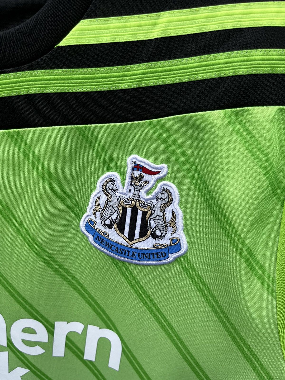 Puma × Vintage ⚽️ NEWCASTLE UNITED GOALKEEPER SOCCER JERSEY FOOTBALL SHIRT Size US L / EU 52-54 / 3 - 6 Thumbnail