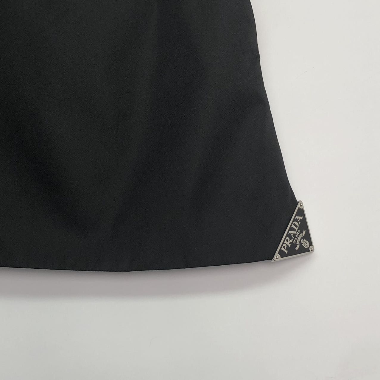 Prada Prada Re-Nylon Solid Triangle Logo Casual Mini Skirt K26WX Size 25" / US 0 / IT 36 - 4 Thumbnail