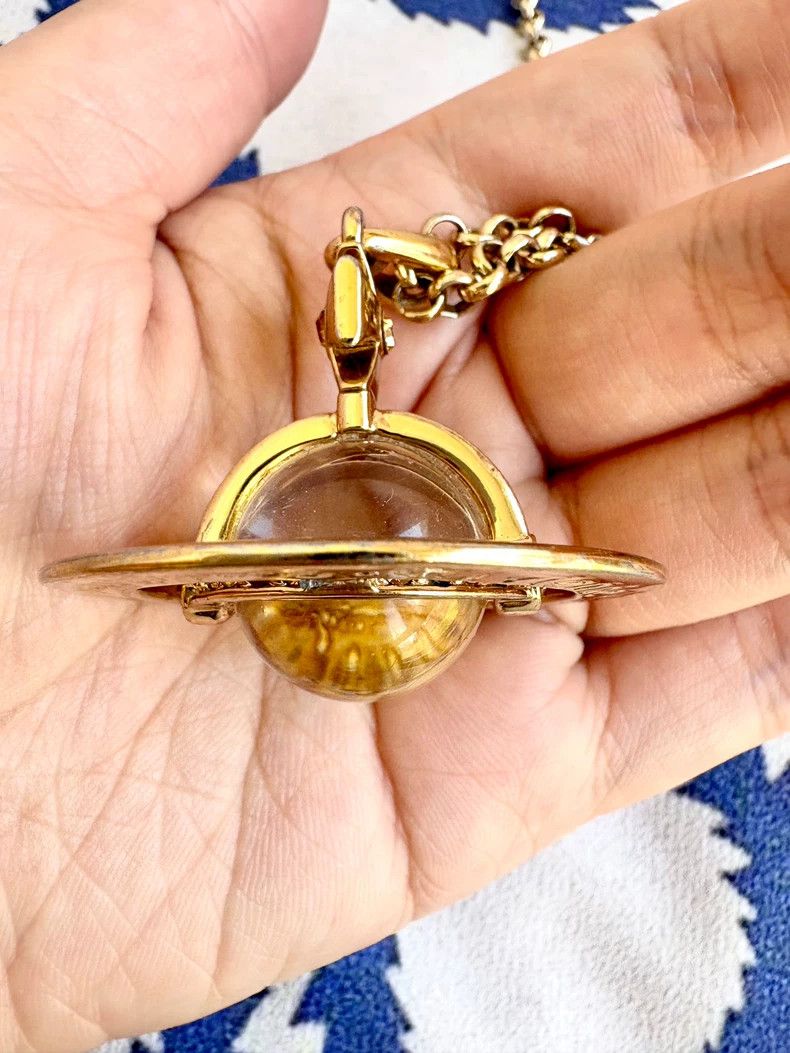 Vivienne Westwood Vivienne Westwood Large Gold Orb Earth Planet Necklace Size ONE SIZE - 5 Thumbnail