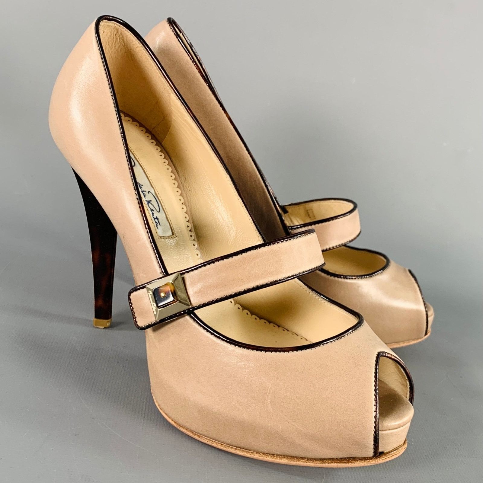 Oscar De La Renta Size 6 Beige Brown Contrast Trim Mary Jane Platform Pumps Size US 6 / IT 36 - 1 Thumbnail