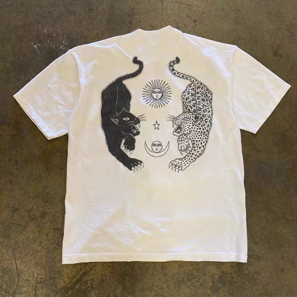 Japanese Brand White Washed Vintage Leopard Print T-Shirt Size US M / EU 48-50 / 2 - 1 Thumbnail