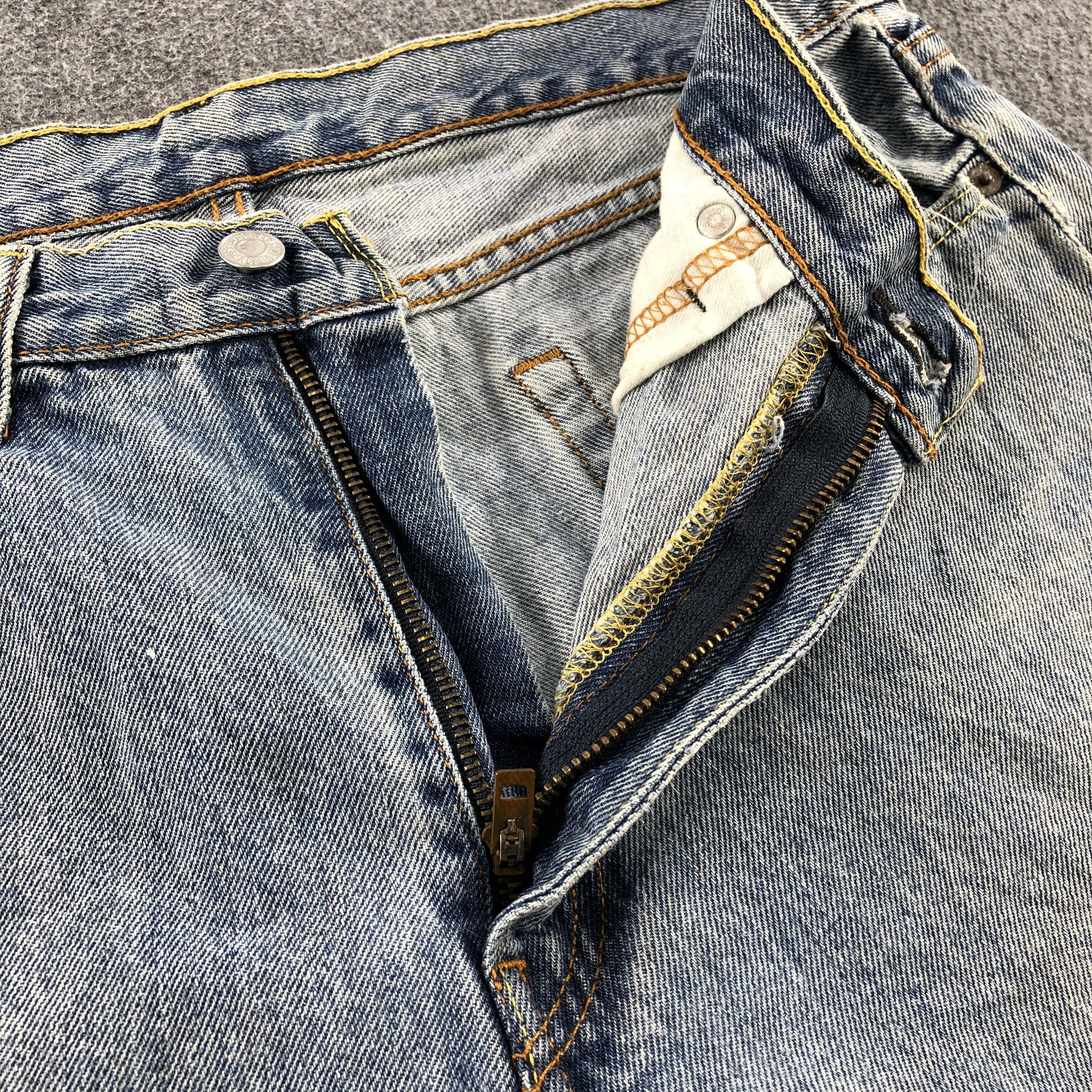 Levi's Vintage Levis 505 Light Wash Jeans- J1322 Size US 33 - 9 Thumbnail