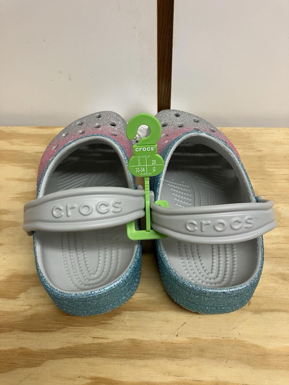 Crocs NWT Crocs Big Kids Classic Glitter Clogs Ombre Size J6 Size US 6 / IT 36 - 2 Thumbnail