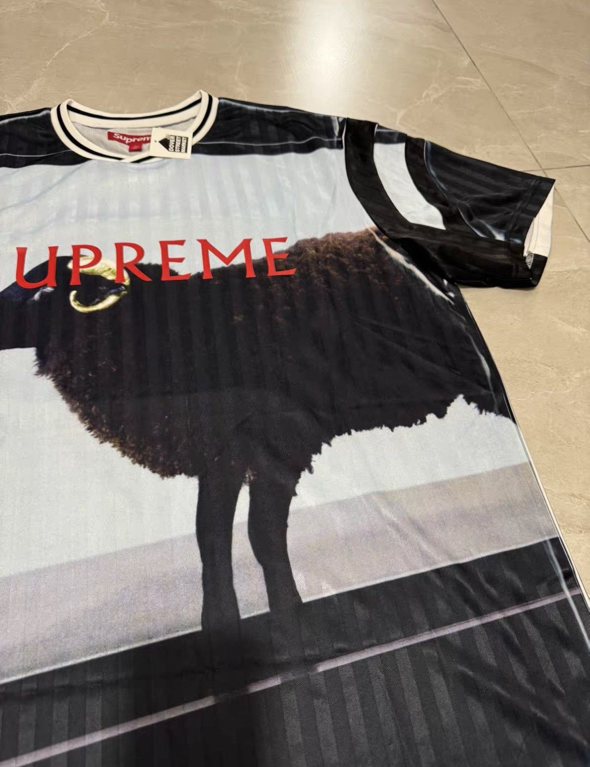 Supreme Supreme x Damien Hirst SS25 Week 13 Soccer Jersey J34 Size US L / EU 52-54 / 3 - 3 Thumbnail