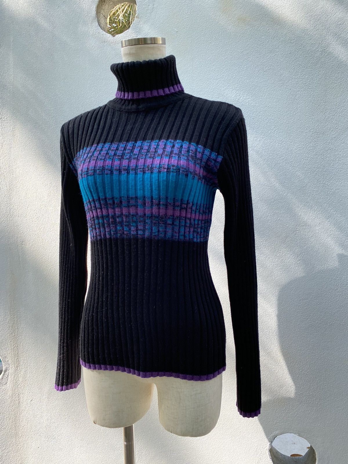 Morgan Homme MORGAN Black Ribbed Turtleneck with Purple-Blue Stripes Size M / US 6-8 / IT 42-44 - 1 Thumbnail