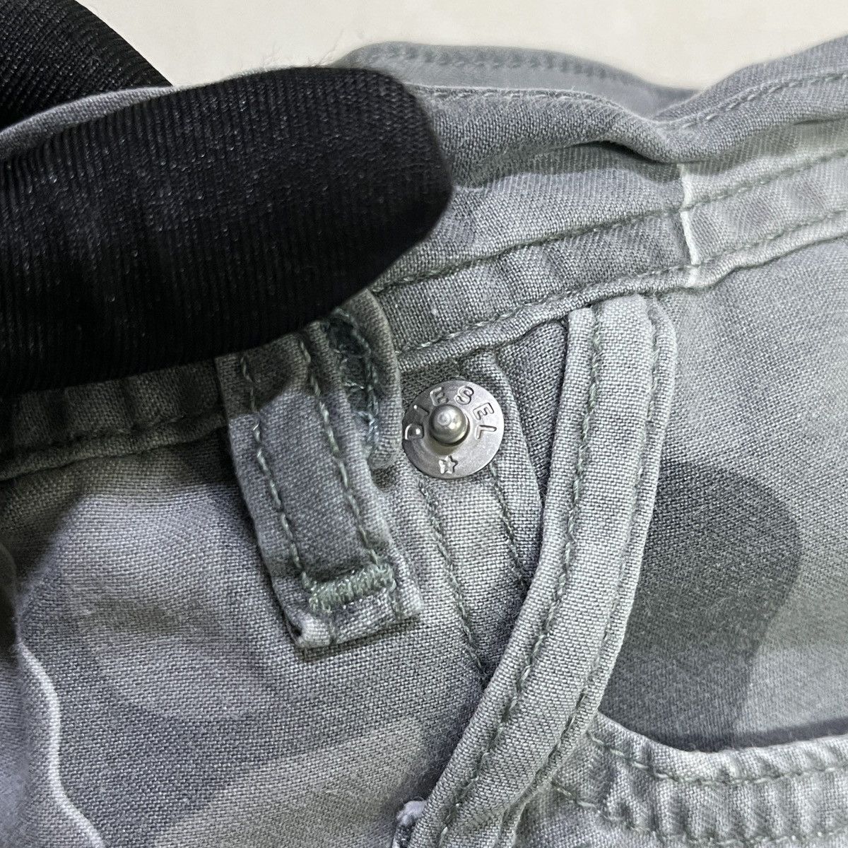 Diesel × Vintage Vintage Diesel Camouflage Baggy Pants Size US 32 / EU 48 - 5 Thumbnail