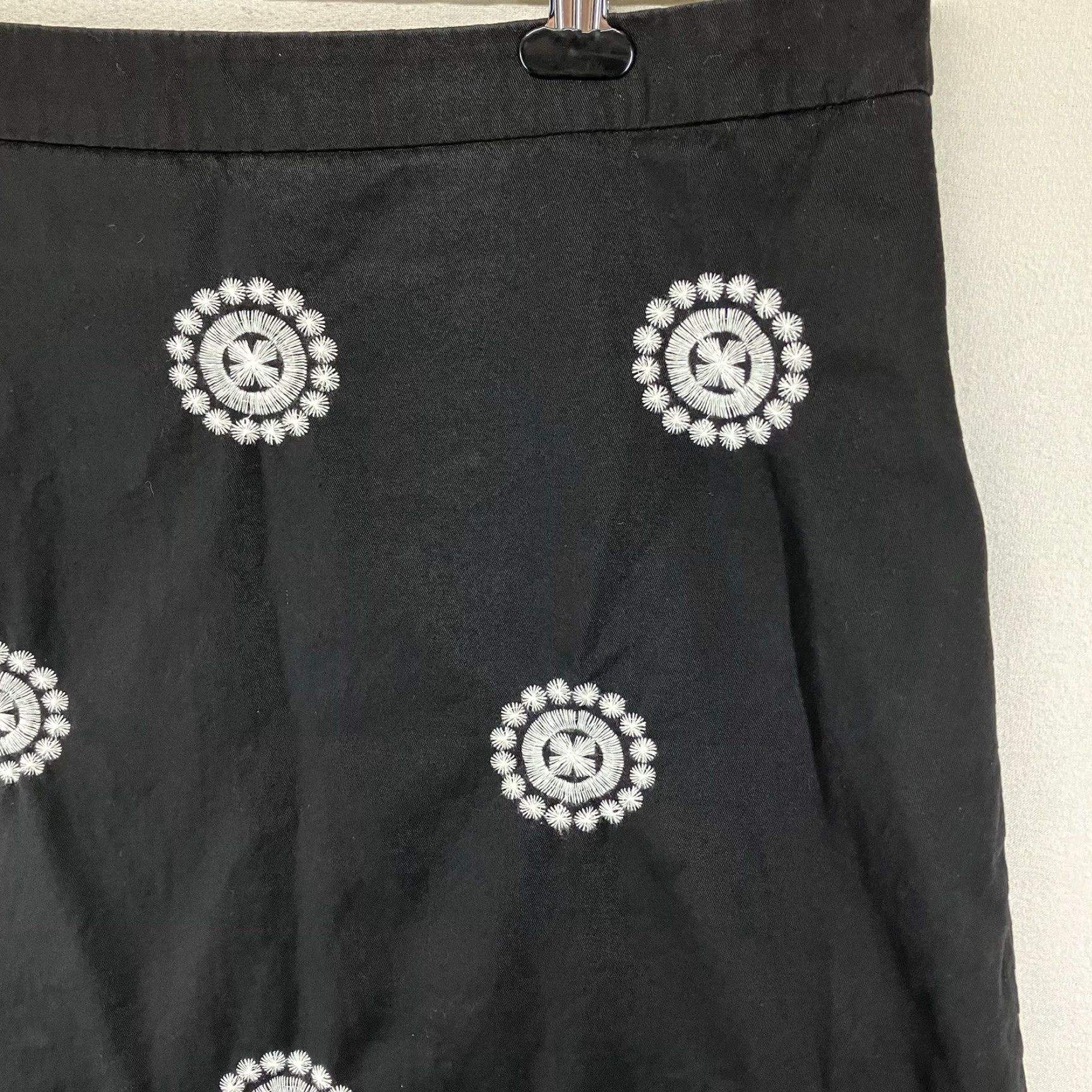 Vintage VINTAGE Sweet Salt Skirt A-Line Womens XL Black White Floral Embroidered Knee Length Lined Zipper Cotton Polyester Casual 90s Bohemian Gothic Rock Size 40" / US 18 - 7 Thumbnail