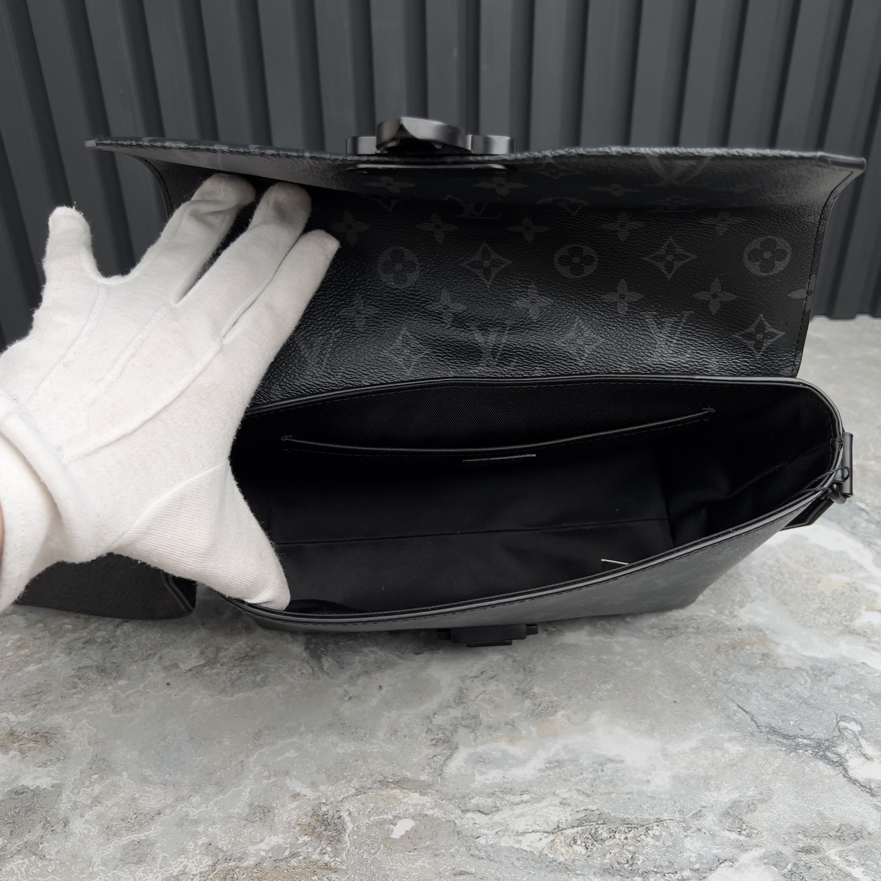 Louis Vuitton Louis Vuitton S-Cape Messenger Shoulder Bag Monogram Eclipse Size ONE SIZE - 10 Thumbnail