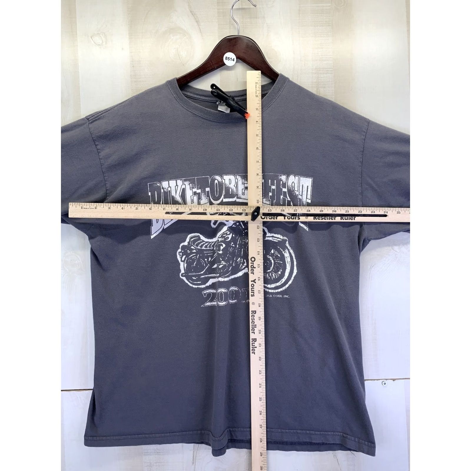 Vintage VINTAGE Biketoberfest Motorcycle 2001 Gray Graphic T Shirt XL-8514 Shirt Men XL Gray Graphic Biker 2001 Size US XL / EU 56 / 4 - 4 Thumbnail