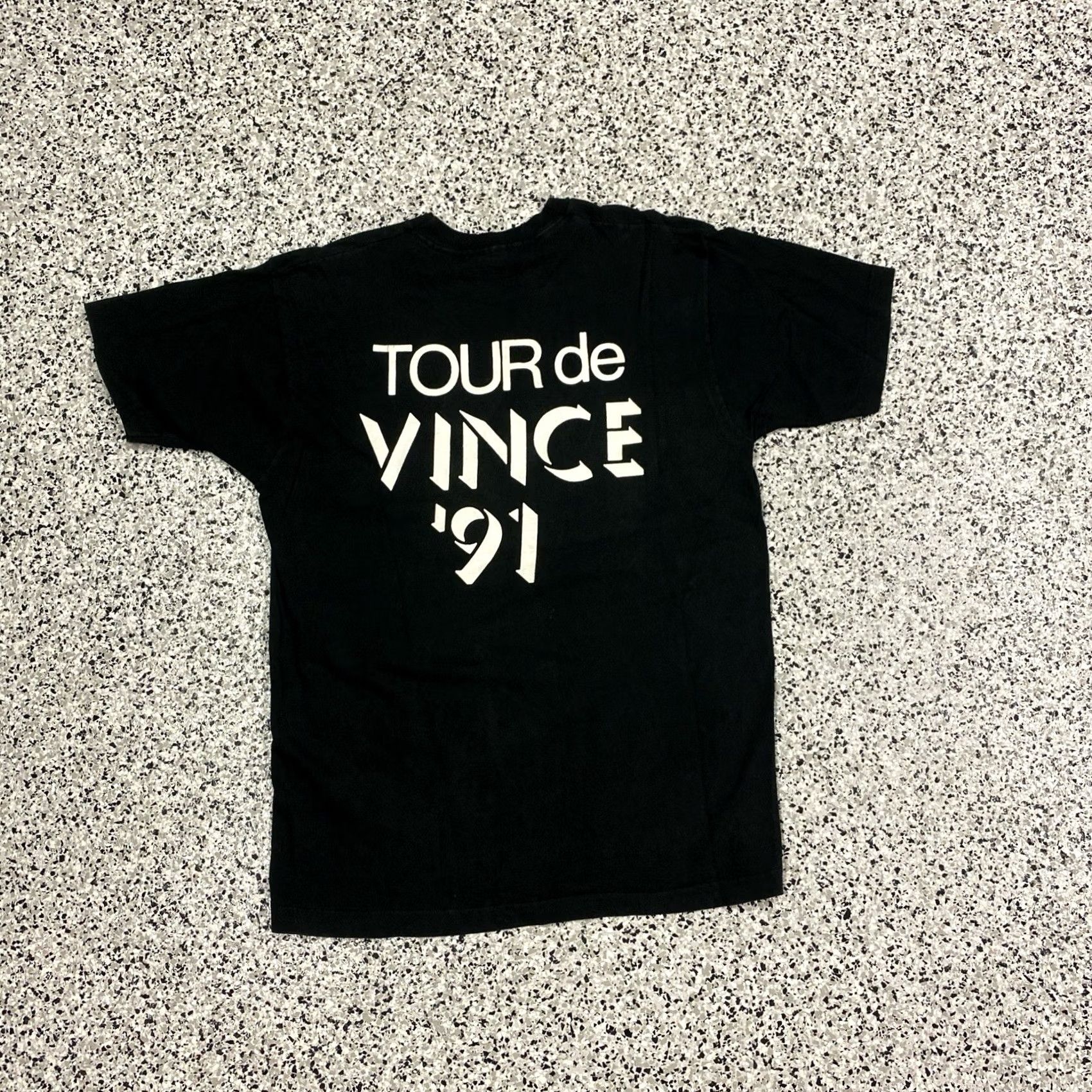 Fruit Of The Loom VINTAGE Vince Gill Tour T-Shirt XL Black 90s Country Music Faded USA Fruit of the Loom Mens Size US XL / EU 56 / 4 - 4 Thumbnail