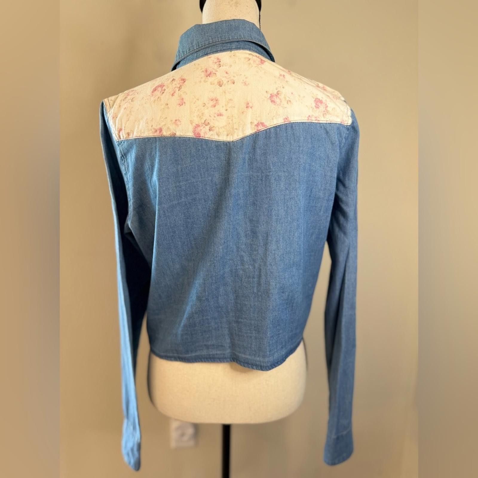 Other Twisted Angles western denim floral crop top SZ LG Size L / US 10 / IT 46 - 4 Thumbnail