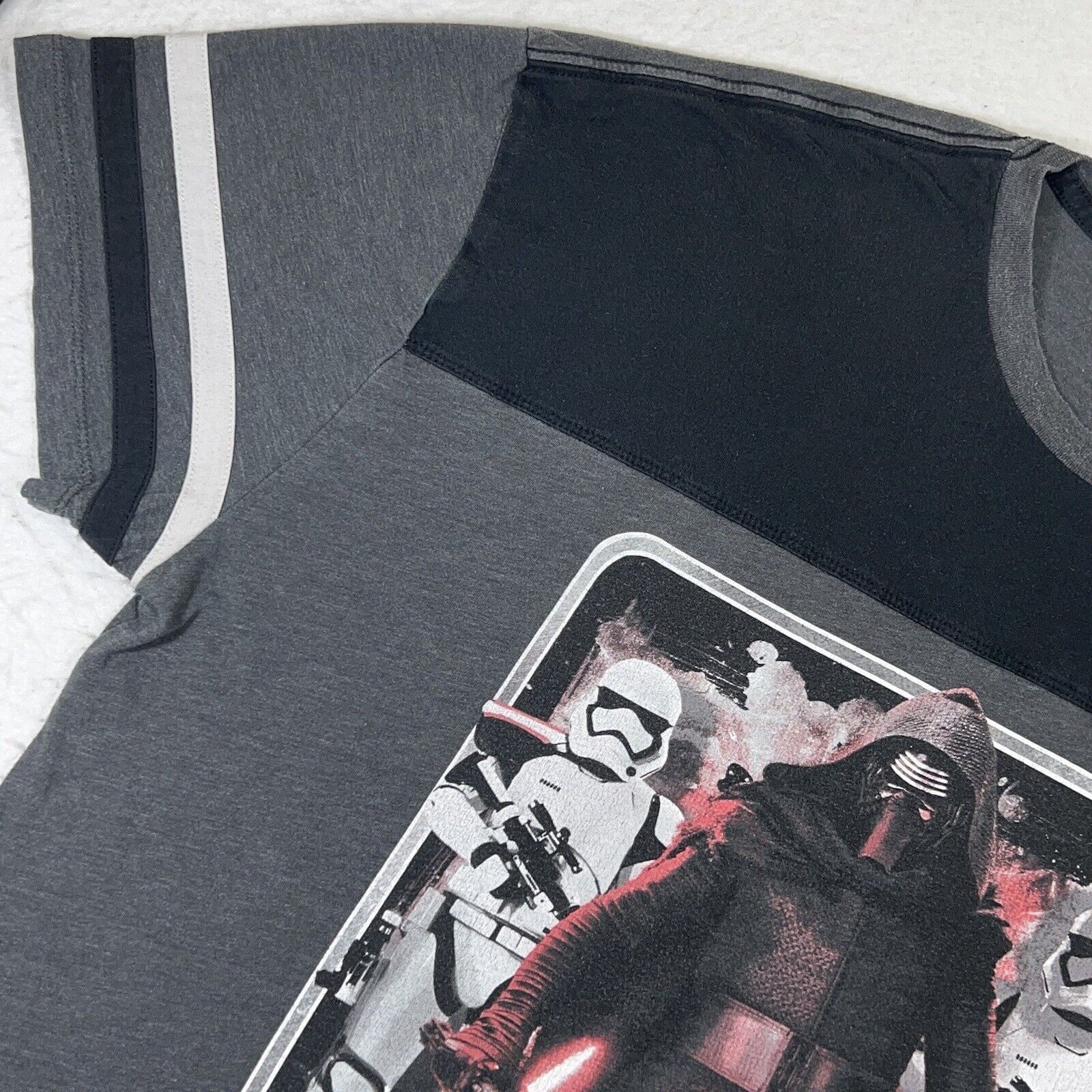 Disney Star Wars The Force Awakens XXL Gray Kylo Ren Graphic TShirt Size US XXL / EU 58 / 5 - 6 Thumbnail