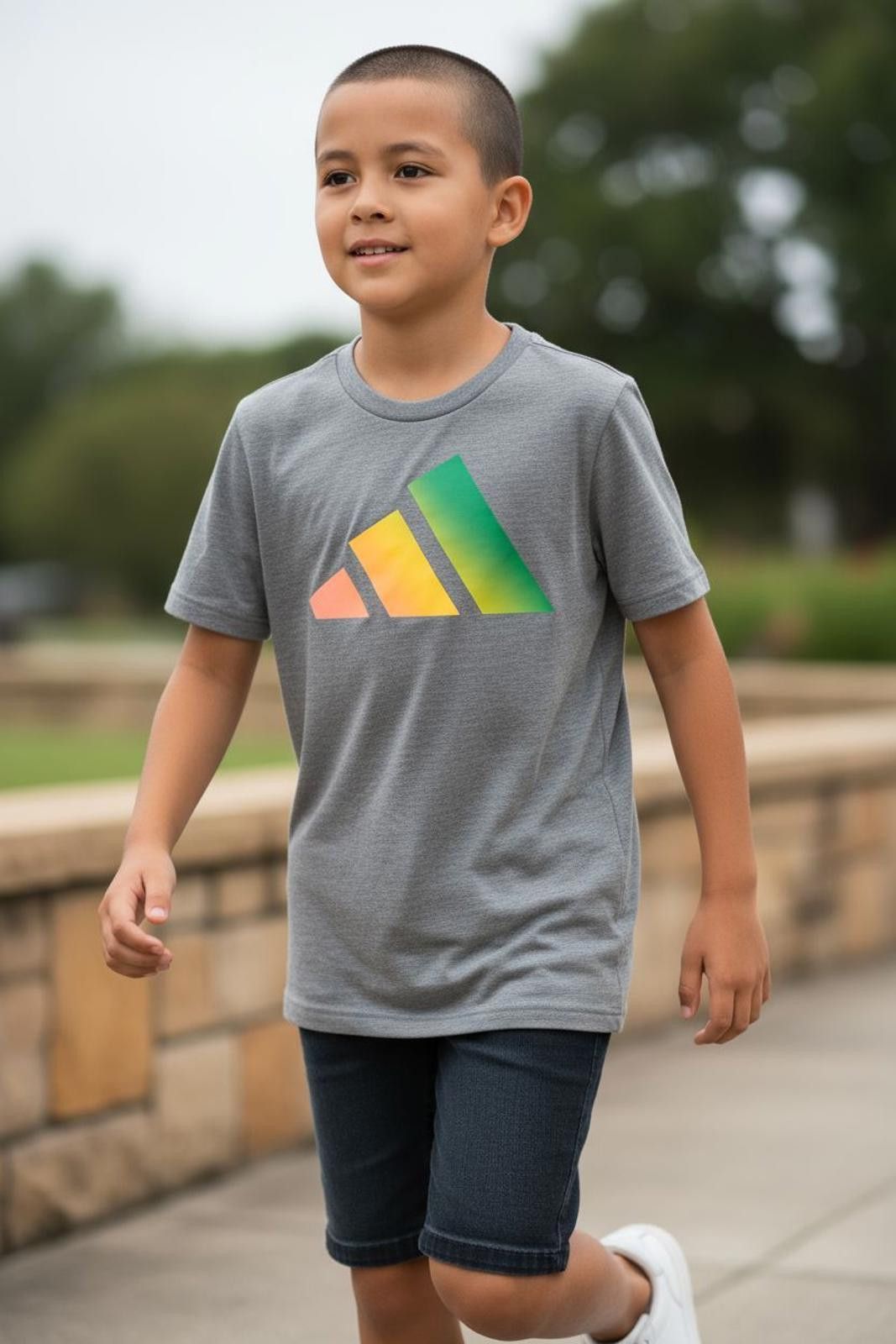 Adidas Adidas Unisex Kids' Grey Gradient Logo T-Shirt Size US L / EU 52-54 / 3 - 1 Thumbnail