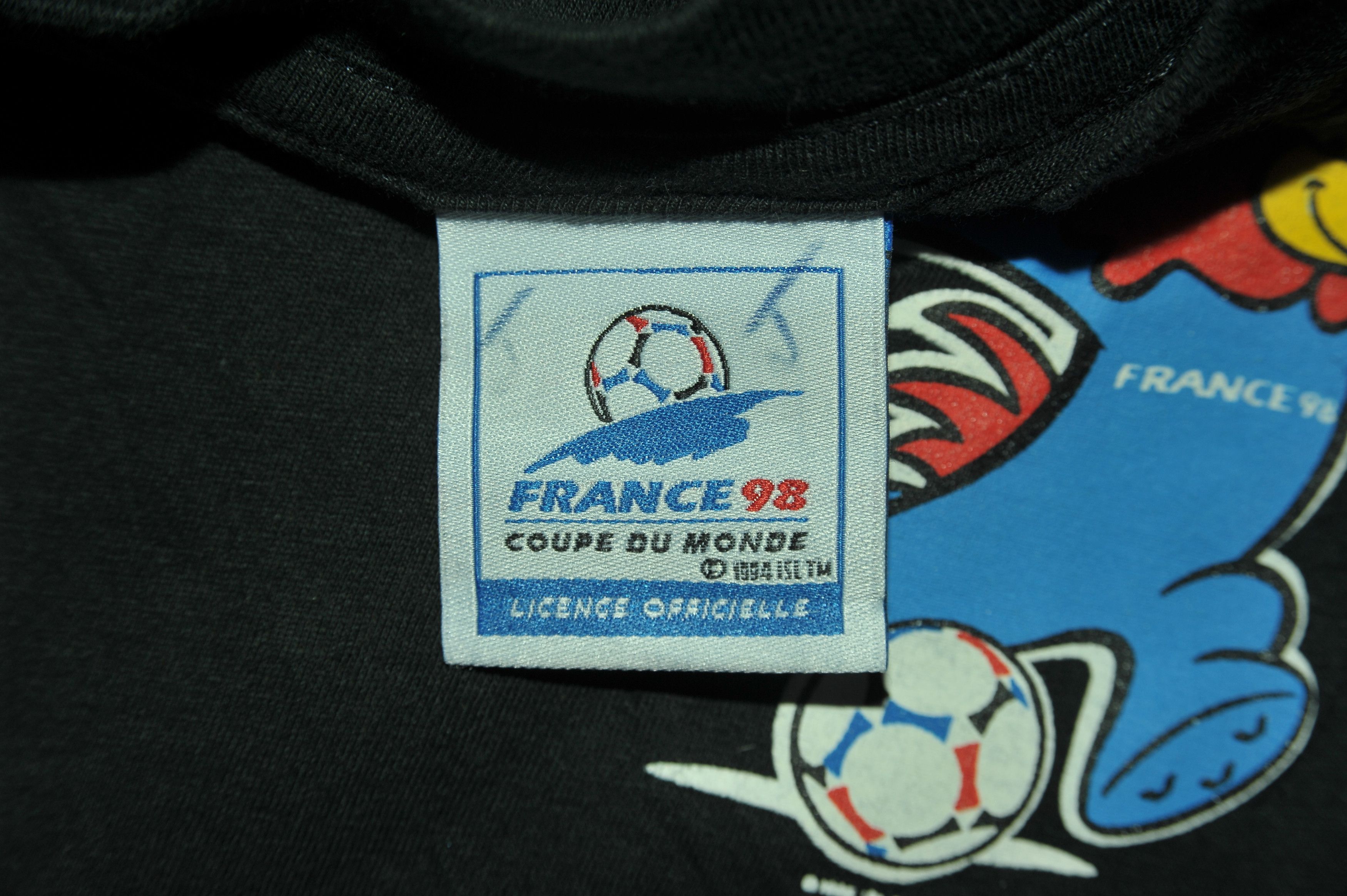 Vintage Vintage 90s 1998 World Cup 1998 France T-shirt Size US M / EU 48-50 / 2 - 3 Thumbnail