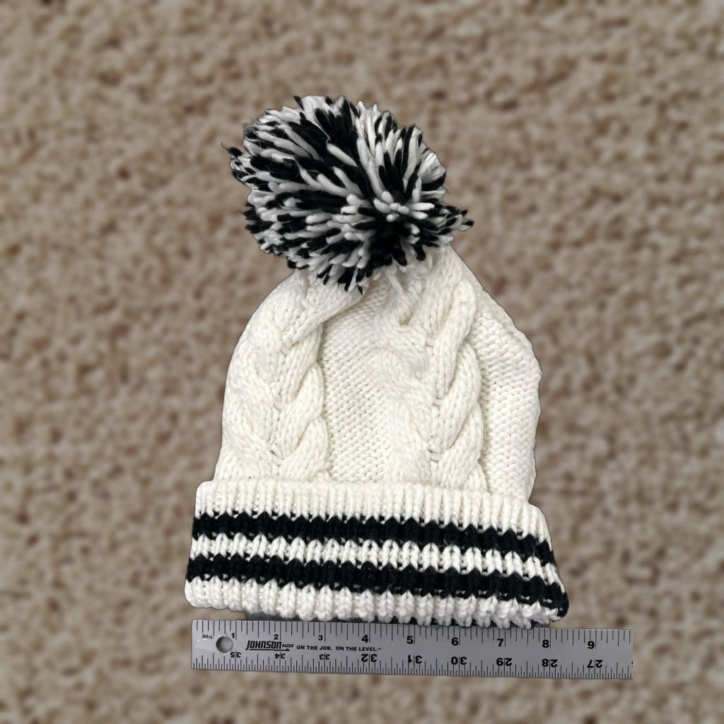 Steve Madden Steve Madden Beanie Womens One Size White Black Pom Knit Acrylic Ski Warm Knit Beanie Womens Beanie Men? Size ONE SIZE - 1 Thumbnail