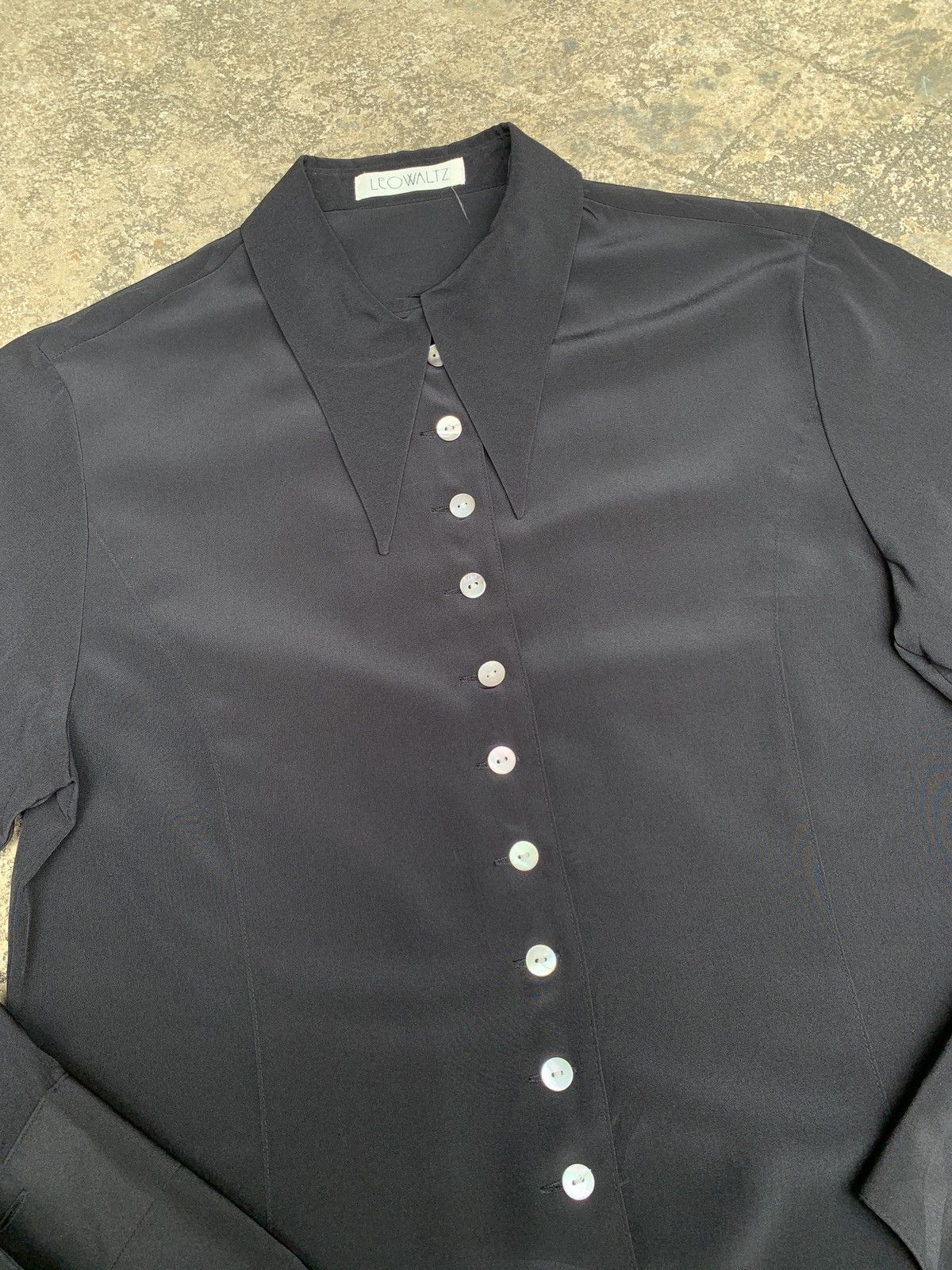 Japanese Brand 2000s LEOWALTZ Black Silk Goth Dressy Top Shirt Size M / US 6-8 / IT 42-44 - 3 Thumbnail