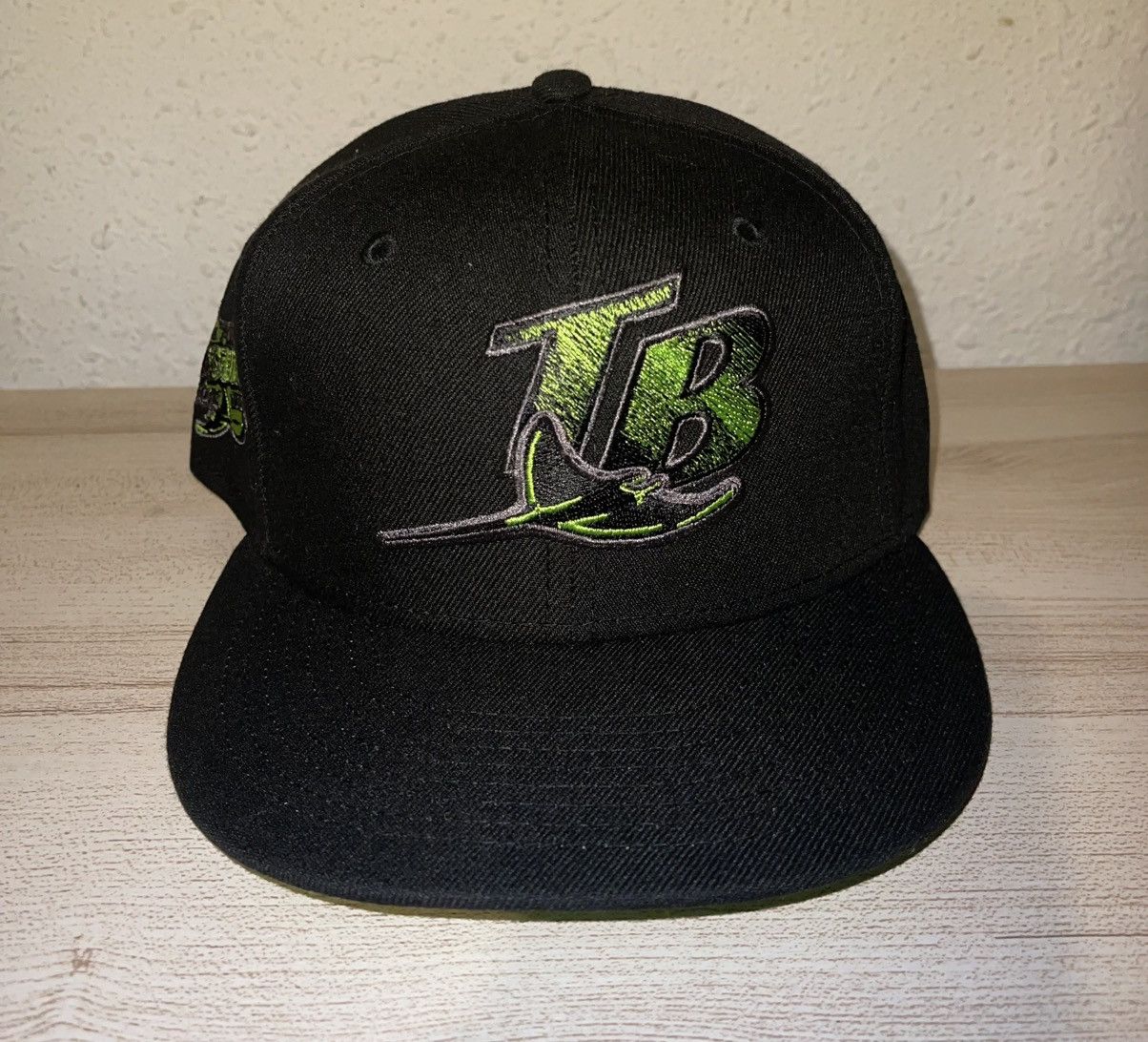 Lids × New Era TB rays blackout fitted Size ONE SIZE - 1 Thumbnail