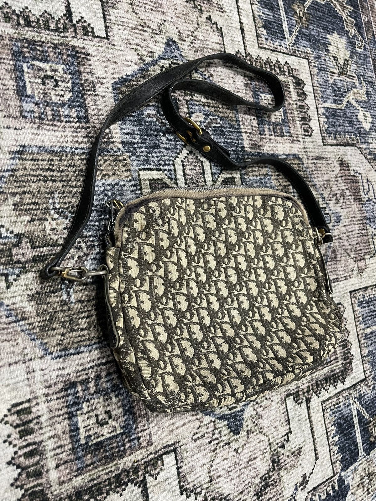 Christian Dior Monsieur × Vintage Vintage 80s Christian Dior Monogram Distressed Sling Bag Size ONE SIZE - 3 Thumbnail
