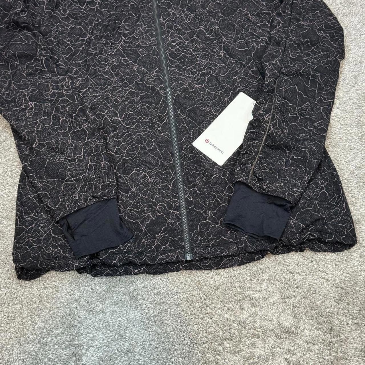 Lululemon NWT Lululemon Gather Me Slightly Windbreaker Jacket Size L / US 10 / IT 46 - 3 Thumbnail