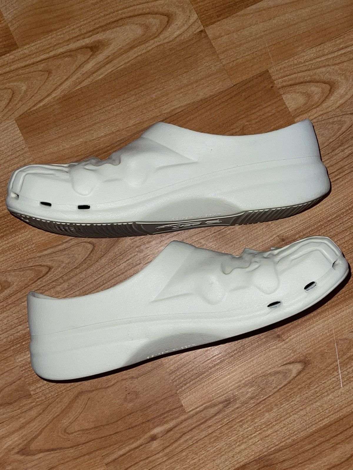 Warren Lotas Warren Lotas Obligatory Foam Shoe Sz 11 White skull clogs Size US 11 / EU 44 - 2 Thumbnail