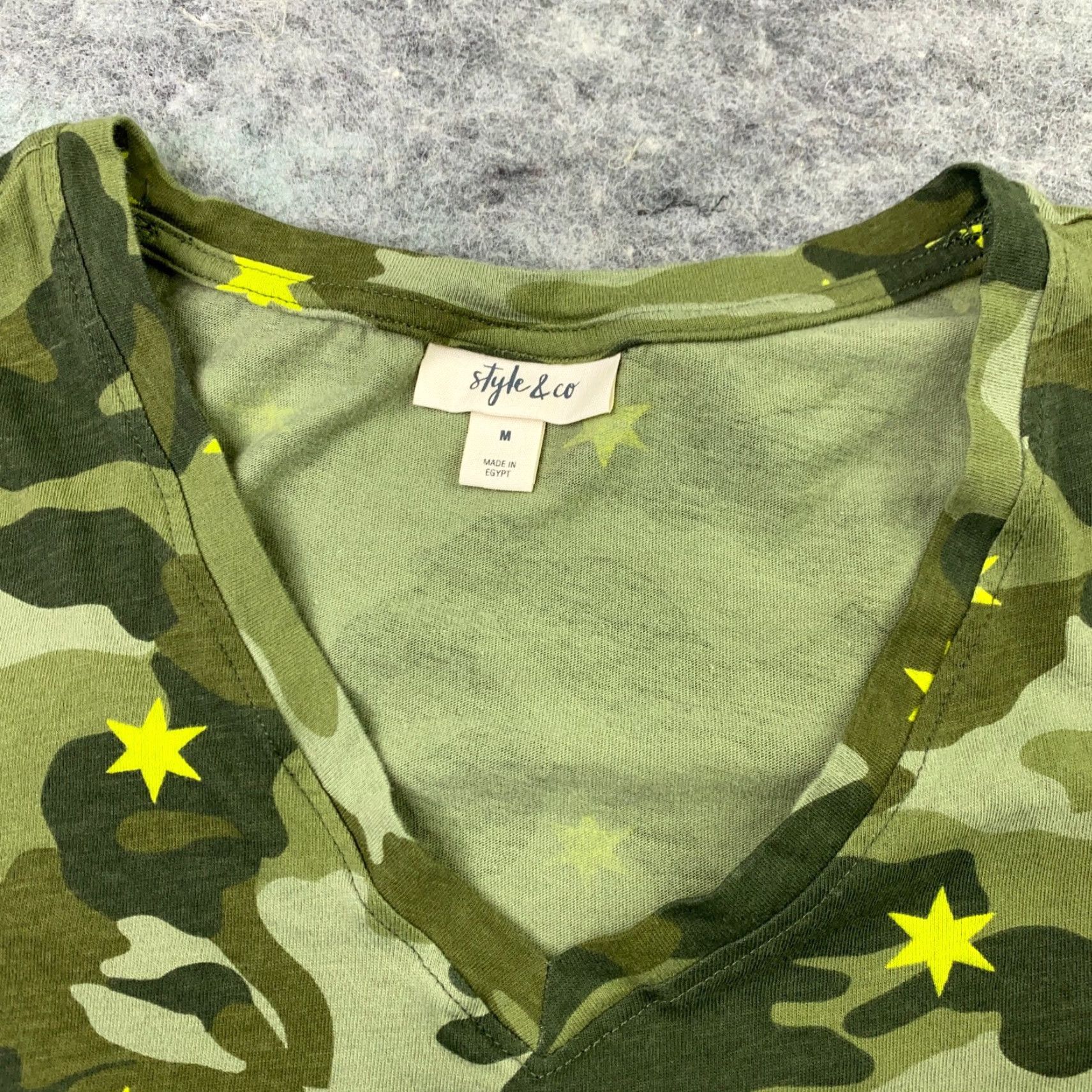 Style & Co STYLE & CO Shirt Womens Medium Green Camo V-Neck Cotton Short Sleeve T-Shirt Ladies Regular Fit Size M / US 6-8 / IT 42-44 - 2 Thumbnail