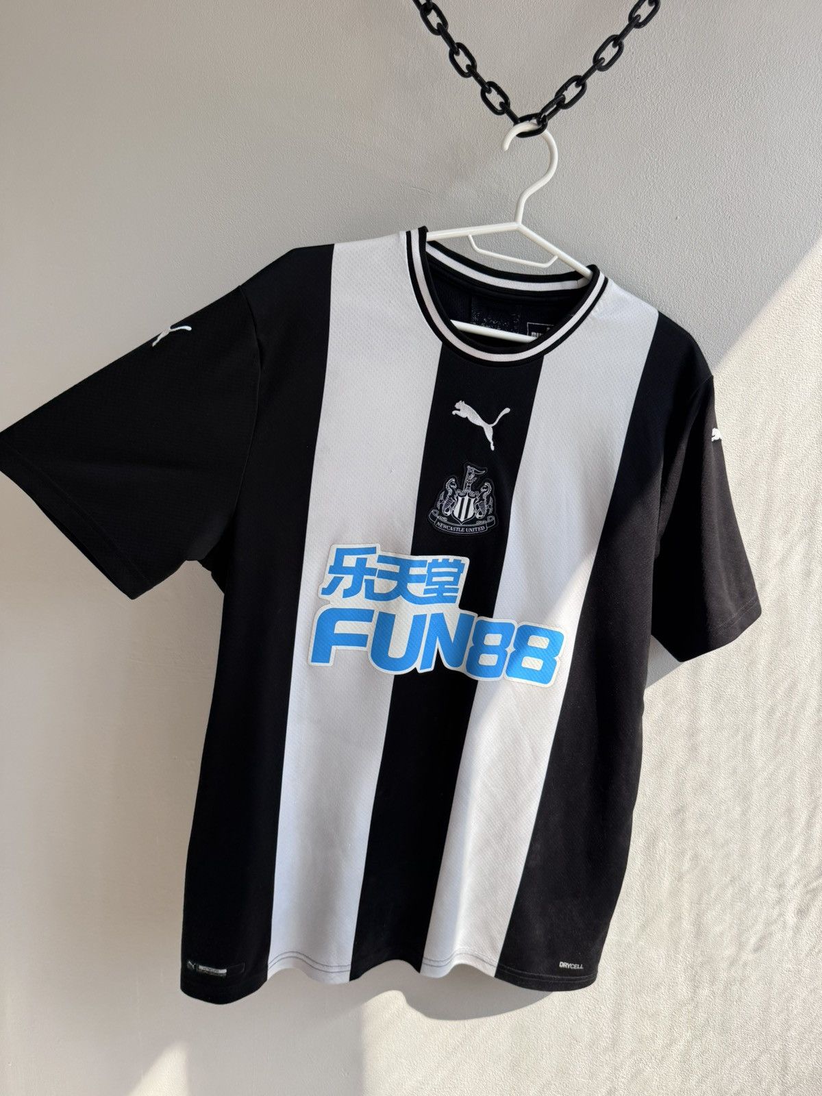 Puma NEWCASTLE UNITED 2019 2020 HOME FOOTBALL SHIRT SOCCER JERSEY Size US L / EU 52-54 / 3 - 3 Thumbnail